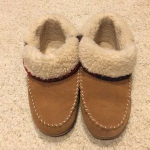 Clarks women’s slippers. Size 7.